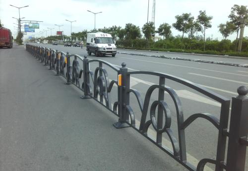 陜西道路發(fā)光護(hù)欄設(shè)計安裝、西安交通發(fā)光欄桿定制加工